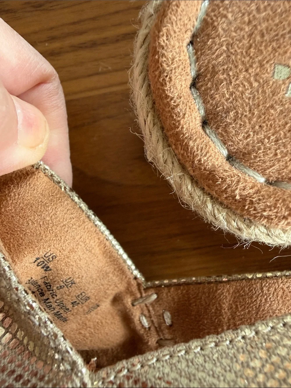 Naturalizer N5 Comfort “Praline” Metallic Gold Espadrille Sandals – Size 10W